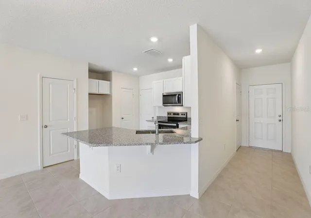 Photo 2 of Townhouse for sale at 524 Pine Ridge Ct, Lake Wales, FL 33859 | MLS# O6443283 | Listing updated on 2026-09-30