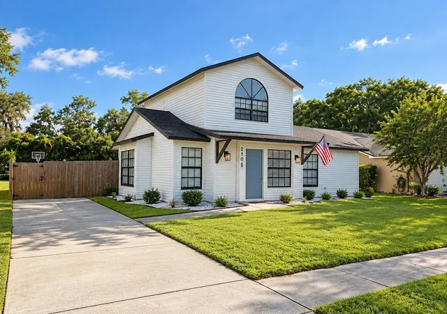 Photo 2 of Single family home for sale at 2705 Wilder Park Dr, Plant City, FL 33566 | MLS# TB8550257 | Listing updated on 2026-09-30