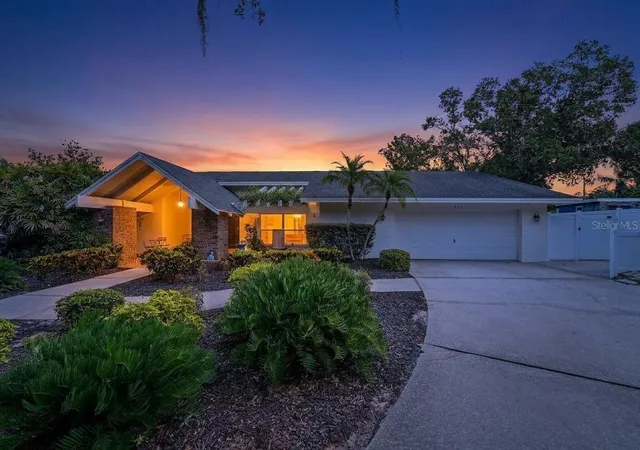 Photo 2 of Single family home for sale at 921 College Hl Dr, Clearwater, FL 33765 | MLS# TB8550259 | Listing updated on 2026-09-25