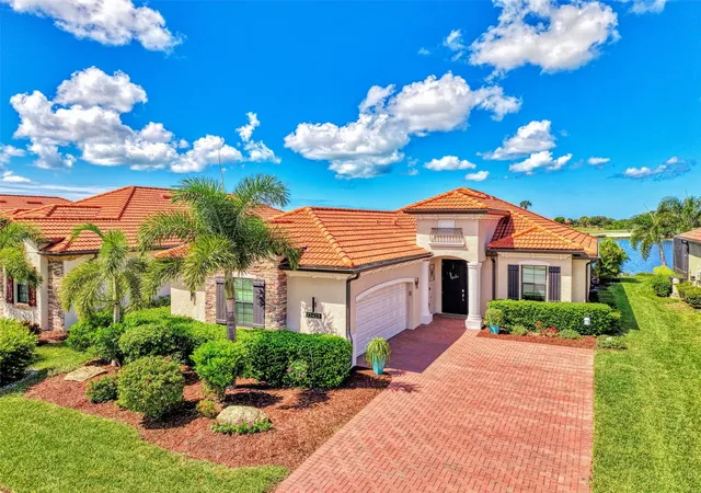Single family home for sale at 23423 Waverly Cir, VENICE, FL 34293 | MLS# N6145837