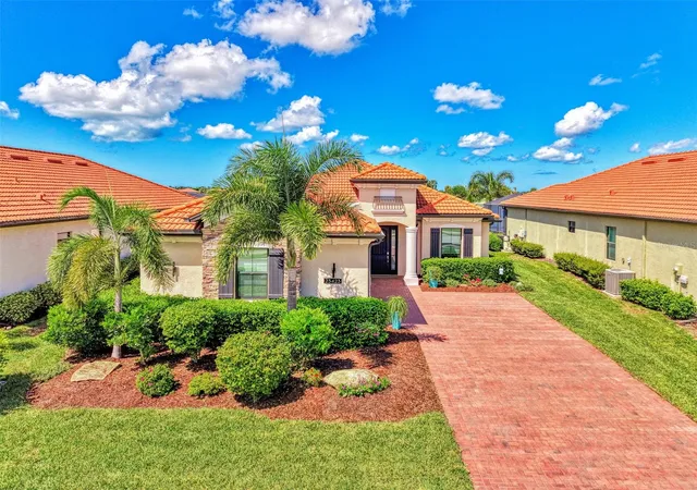 Photo 3 of Single family home for sale at 23423 Waverly Cir, Venice, FL 34293 | MLS# N6145837 | Listing updated on 2026-09-21
