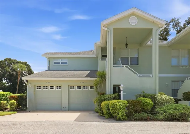 Photo 2 of Condo for sale at 5056 Oak Run Dr, Sarasota, FL 34243 | MLS# A4706712 | Listing updated on 2026-09-22