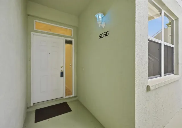 Photo 4 of Condo for sale at 5056 Oak Run Dr, Sarasota, FL 34243 | MLS# A4706712 | Listing updated on 2026-09-22