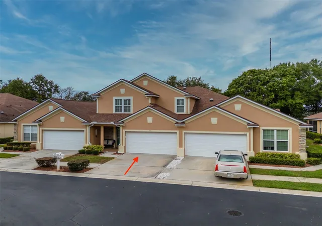 Photo 3 of Townhouse for sale at 3516 Grand Magnolia Pl, Valrico, FL 33596 | MLS# TB8550268 | Listing updated on 2026-10-06