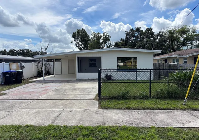 Photo 2 of Single family home for sale at 4522 Carter St, Orlando, FL 32811 | MLS# O6443299 | Listing updated on 2026-09-22