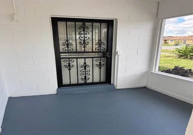 Photo 4 of Single family home for sale at 4522 Carter St, Orlando, FL 32811 | MLS# O6443299 | Listing updated on 2026-09-22