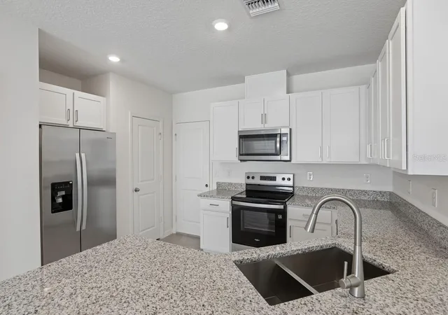 Photo 2 of Townhouse for sale at 631 Meadows Edge Pl, Lake Wales, FL 33859 | MLS# O6443300 | Listing updated on 2026-09-30
