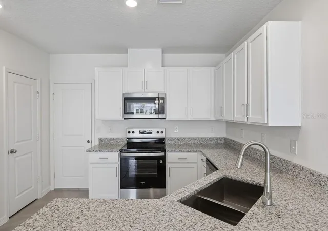 Photo 3 of Townhouse for sale at 631 Meadows Edge Pl, Lake Wales, FL 33859 | MLS# O6443300 | Listing updated on 2026-09-30