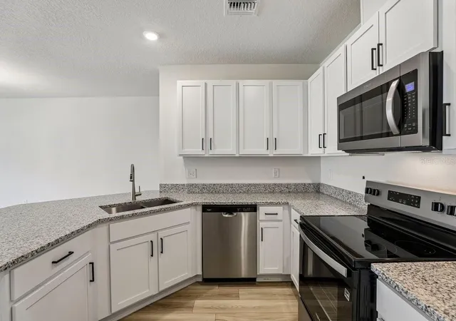 Photo 4 of Townhouse for sale at 643 Meadows Edge Pl, Lake Wales, FL 33859 | MLS# O6443302 | Listing updated on 2026-10-06