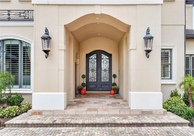 Photo 3 of Single family home for sale at 6113 Grosvenor Shore Dr, Windermere, FL 34786 | MLS# O6443311 | Listing updated on 2026-10-06