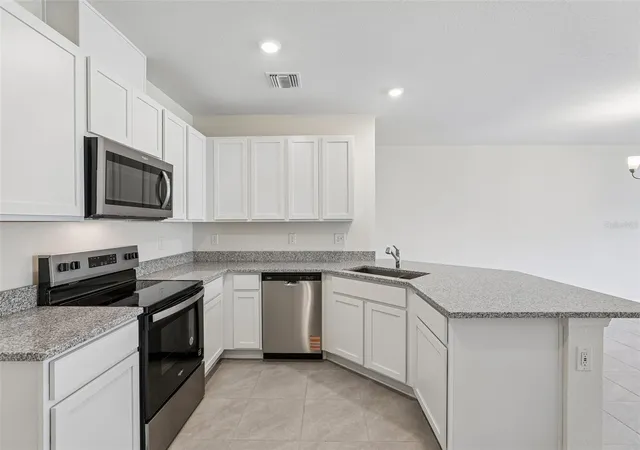 Photo 3 of Townhouse for sale at 683 Meadows Edge Pl, Lake Wales, FL 33859 | MLS# O6443314 | Listing updated on 2026-10-06