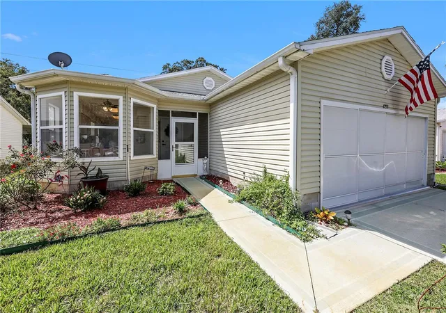 Photo 2 of Single family home for sale at 642 Glen Oaks Dr, Leesburg, FL 34748 | MLS# O6443315 | Listing updated on 2026-10-02