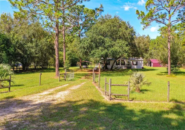 Photo 3 of Manufactured home for sale at 2670 Se 141st Avenue, Morriston, FL 32668 | MLS# S5157941 | Listing updated on 2026-09-22