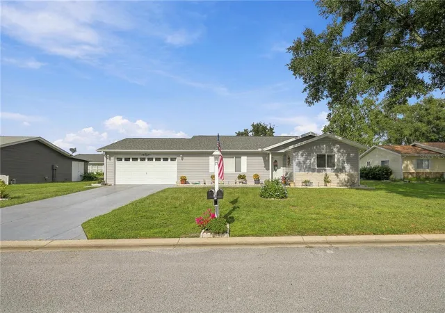 Single family home for sale at 17929 SE 107th Court, SUMMERFIELD, FL 34491 | MLS# OM732578