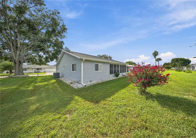 Photo 2 of Single family home for sale at 17929 SE 107th Court, Summerfield, FL 34491 | MLS# OM732578 | Listing updated on 2026-09-25