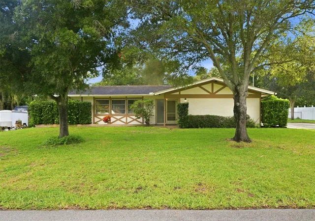 Single family home for sale at 1514 Oakadia Dr W, CLEARWATER, FL 33764 | MLS# TB8550301