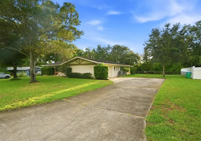 Photo 3 of Single family home for sale at 1514 Oakadia Dr W, Clearwater, FL 33764 | MLS# TB8550301 | Listing updated on 2026-09-22