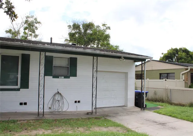Photo 2 of Single family home for sale at 1638 Grand St, Orlando, FL 32805 | MLS# O6443324 | Listing updated on 2026-09-23