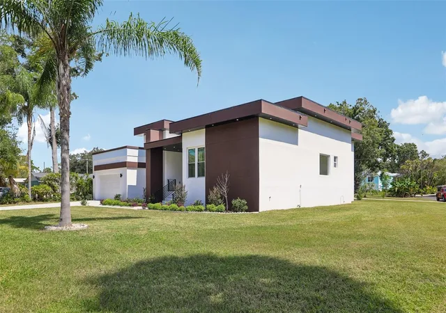 Photo 2 of Single family home for sale at 806 Lamont Pl, Temple Terrace, FL 33617 | MLS# TB8550306 | Listing updated on 2026-10-02