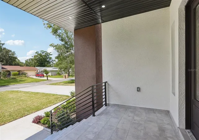 Photo 4 of Single family home for sale at 806 Lamont Pl, Temple Terrace, FL 33617 | MLS# TB8550306 | Listing updated on 2026-10-02