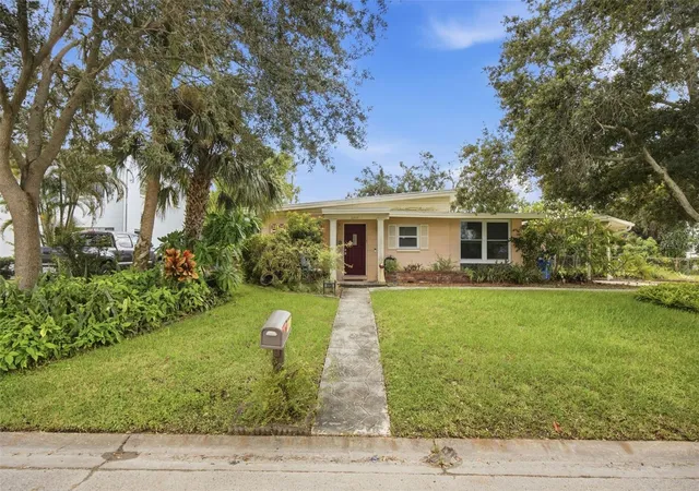 Single family home for sale at 3206 River Cvs Dr, TAMPA, FL 33614 | MLS# TB8550307