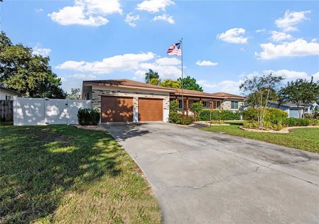 Photo 1 of Single family home for sale at 1324 Whitacre Dr, Clearwater, FL 33764 | MLS# TB8550309 | Listing updated on 2026-10-15