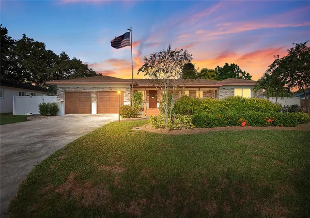 Photo 2 of Single family home for sale at 1324 Whitacre Dr, Clearwater, FL 33764 | MLS# TB8550309 | Listing updated on 2026-10-15