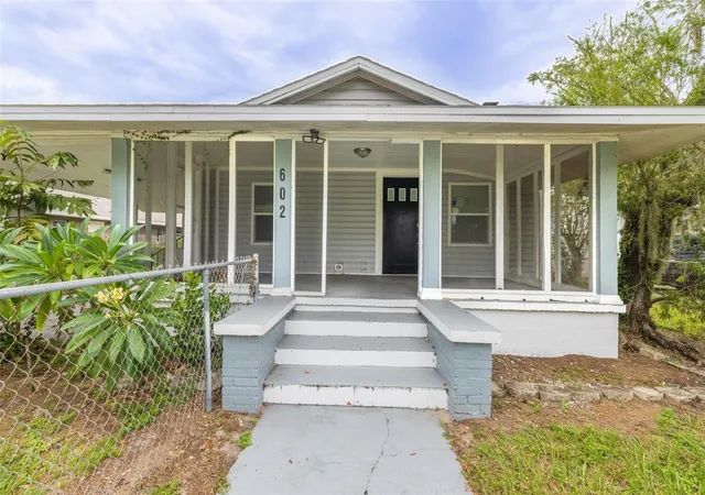 Photo 3 of Single family home for sale at 602 Nw 1st Avenue, Mulberry, FL 33860 | MLS# TB8550318 | Listing updated on 2026-10-07
