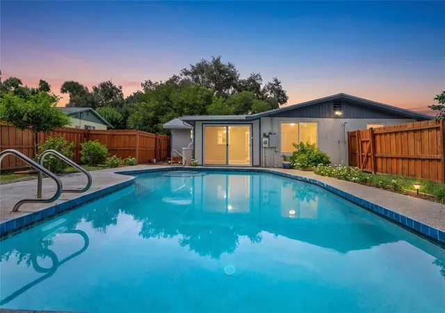 Photo 3 of Single family home for sale at 142 2nd Avenue, Nokomis, FL 34275 | MLS# A4706718 | Listing updated on 2026-10-06