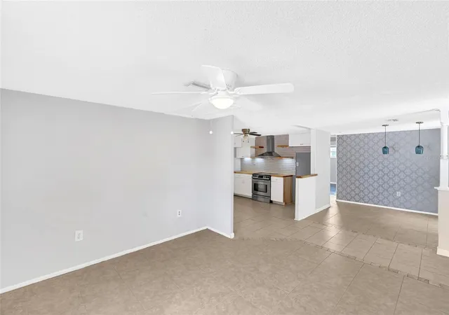 Photo 4 of Single family home for sale at 142 2nd Avenue, Nokomis, FL 34275 | MLS# A4706718 | Listing updated on 2026-10-06