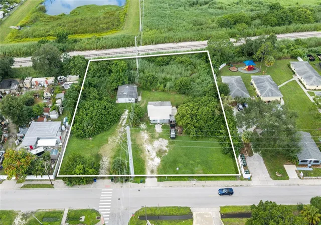 Single family home for sale at 2305 Mango Ave, SARASOTA, FL 34234 | MLS# A4706720