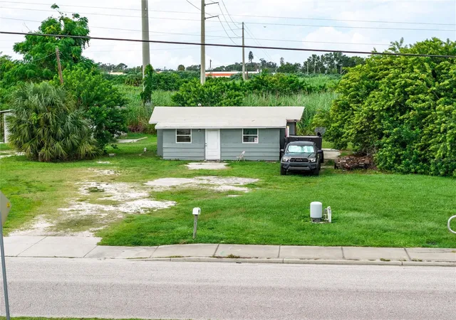Photo 1 of Single family home for sale at 2305 Mango Ave, Sarasota, FL 34234 | MLS# A4706720 | Listing updated on 2026-09-23