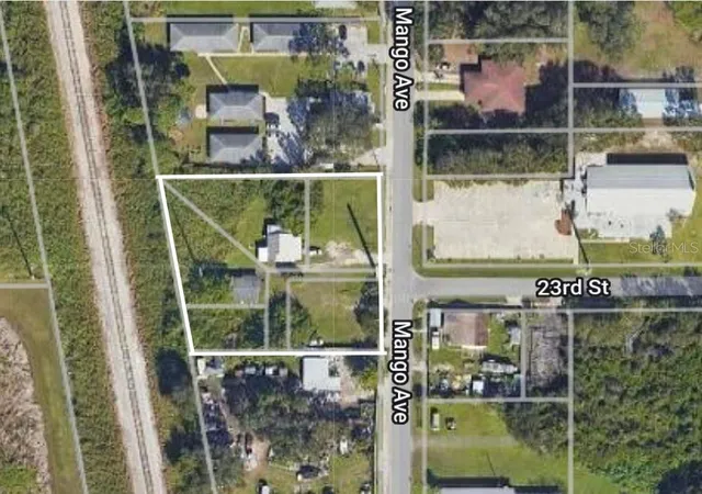 Photo 4 of Single family home for sale at 2305 Mango Ave, Sarasota, FL 34234 | MLS# A4706720 | Listing updated on 2026-09-23
