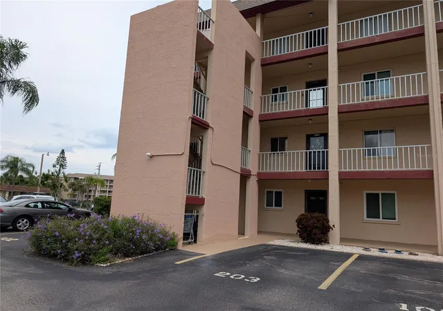 Listing Photo 1 - Condo for sale in building located at 4133 Heron Wy, BRADENTON, FL 34205 - Unit #E-202
