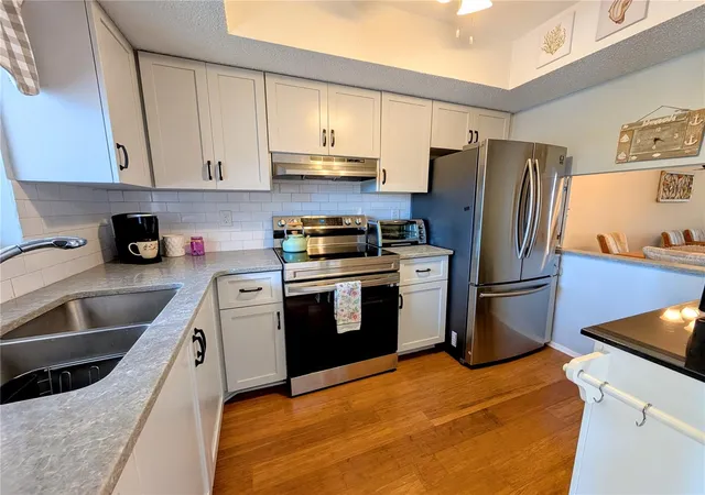 Listing Photo 2 - Condo for sale in building located at 4133 Heron Wy, BRADENTON, FL 34205 - Unit #E-202