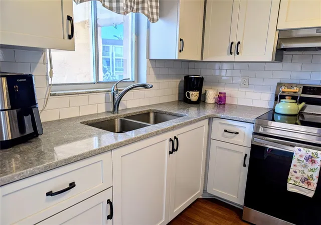 Listing Photo 3 - Condo for sale in building located at 4133 Heron Wy, BRADENTON, FL 34205 - Unit #E-202