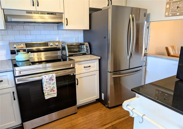 Listing Photo 4 - Condo for sale in building located at 4133 Heron Wy, BRADENTON, FL 34205 - Unit #E-202