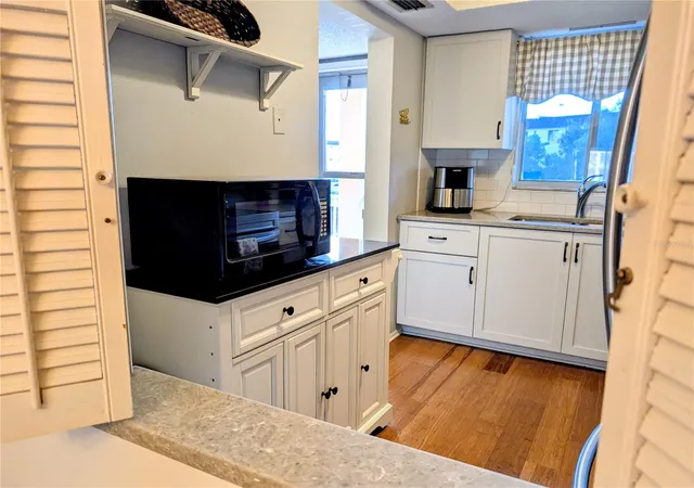 Listing Photo 5 - Condo for sale in building located at 4133 Heron Wy, BRADENTON, FL 34205 - Unit #E-202