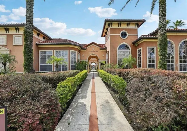 Listing Photo 2 - Condo for sale in building located at 5554 Metrowest Blvd, Orlando, FL 32811 - Unit #4-310