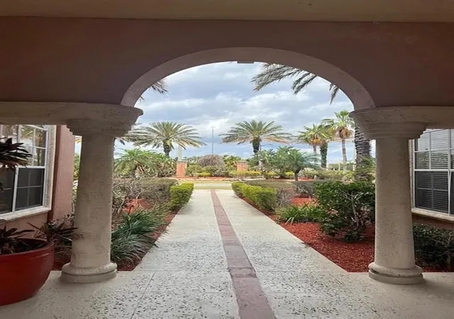 Listing Photo 4 - Condo for sale in building located at 5554 Metrowest Blvd, Orlando, FL 32811 - Unit #4-310