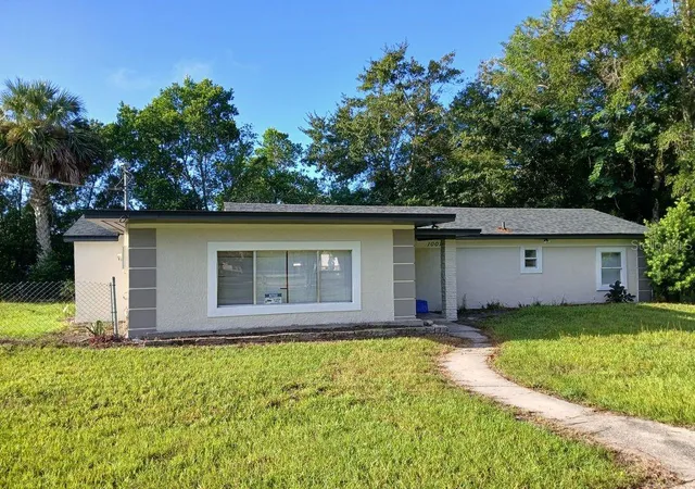 Photo 2 of Single family home for sale at 1001 Santa Barbara Dr, Sanford, FL 32773 | MLS# O6443348 | Listing updated on 2026-09-27