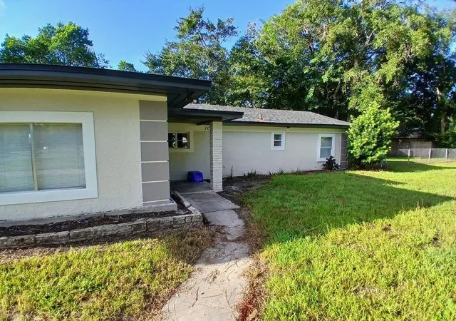 Photo 3 of Single family home for sale at 1001 Santa Barbara Dr, Sanford, FL 32773 | MLS# O6443348 | Listing updated on 2026-09-27