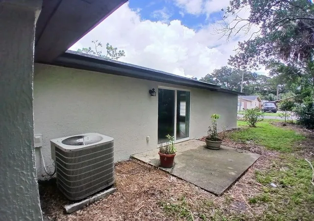 Photo 4 of Single family home for sale at 1001 Santa Barbara Dr, Sanford, FL 32773 | MLS# O6443348 | Listing updated on 2026-09-27
