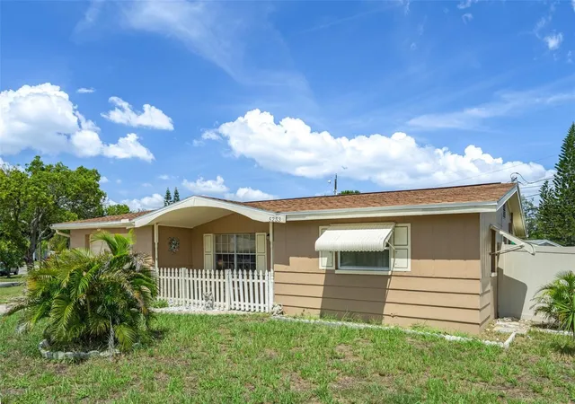 Photo 3 of Single family home for sale at 5253 Forest Hills Dr, Holiday, FL 34690 | MLS# W7889664 | Listing updated on 2026-09-21