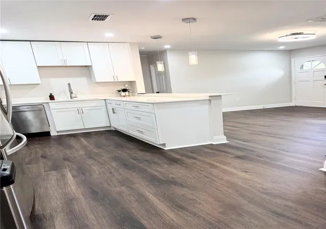 Photo 4 of Single family home for sale at 3612 Wells St, Orlando, FL 32805 | MLS# R4912039 | Listing updated on 2026-09-20