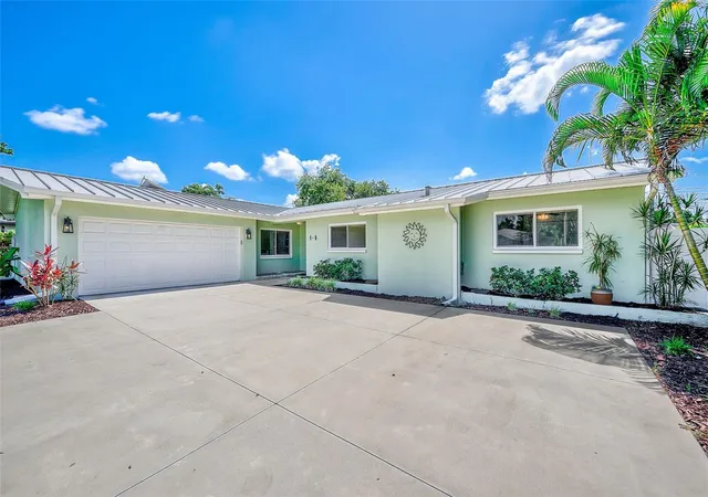 Photo 1 of Single family home for sale at 809 Jacaranda Dr, Largo, FL 33770 | MLS# TB8550341 | Listing updated on 2026-10-06