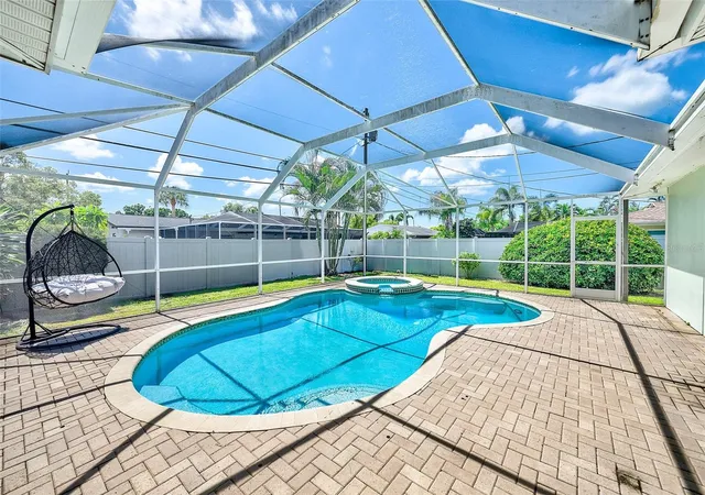 Photo 2 of Single family home for sale at 809 Jacaranda Dr, Largo, FL 33770 | MLS# TB8550341 | Listing updated on 2026-10-06