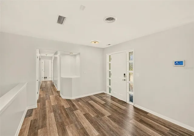 Photo 4 of Single family home for sale at 809 Jacaranda Dr, Largo, FL 33770 | MLS# TB8550341 | Listing updated on 2026-10-06
