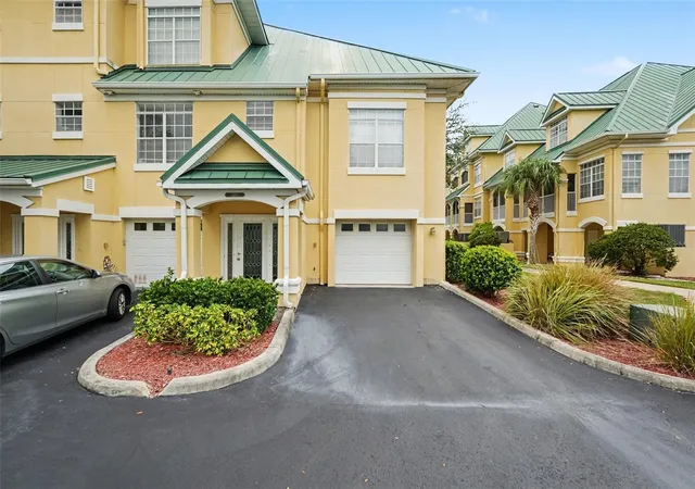 Photo 3 of Townhouse for sale at 6301 Sunset Bay Cir, Apollo Beach, FL 33572 | MLS# TB8550346 | Listing updated on 2026-10-07