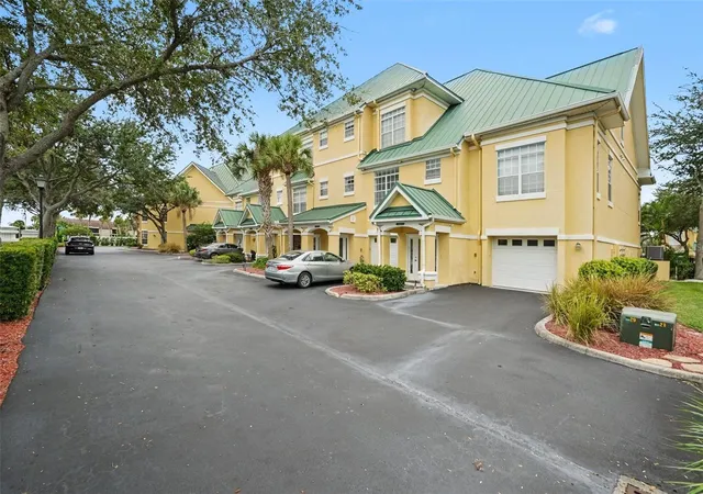 Photo 4 of Townhouse for sale at 6301 Sunset Bay Cir, Apollo Beach, FL 33572 | MLS# TB8550346 | Listing updated on 2026-10-07